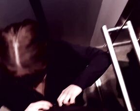 Fellatio und Sex in der Umkleidekabine im Einkaufszentrum