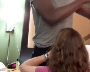 Verheiratete reife Frau trifft schwarzen Mann für außereheliche Affäre