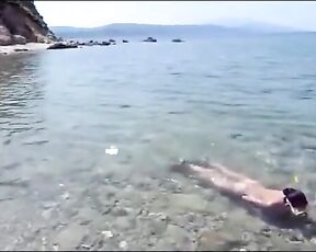 Paar macht Sex an einem abgelegenen Strand