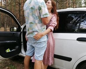 Paar macht während der Renovierung Sex in einer Wohnung
