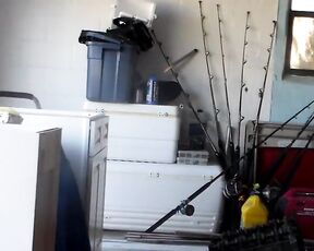 Schlampe heiße Mutti führt gegen Bezahlung Oralsex mit schwarzem Arbeiter durch