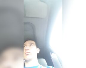 Überzeugte Frau meinen Schwanz zu lutschen während ich Auto fahre