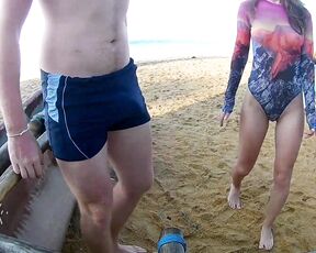Amateur Paare beim riskanten Oralsex am Strand gefilmt