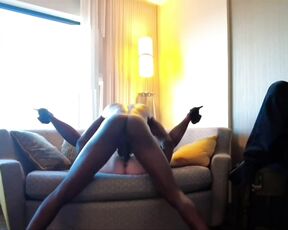 Erstaunlich tiefe interracial Penetration mit einer wundervollen Blondinen Frau